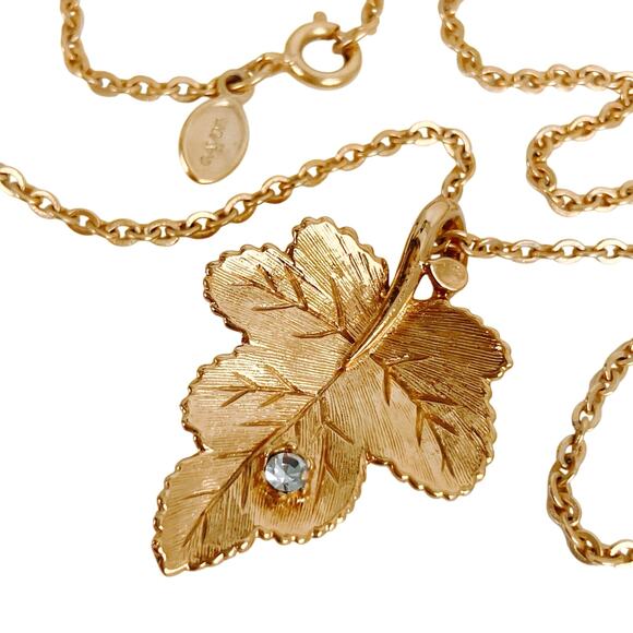 VTG Signed Avon 1970s Leaf Pendant Necklace 16" Rhinestone Textured Gold Tone - Picture 1 of 10